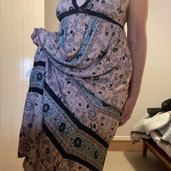 Tigerlily dress Size 12 PLUS matching shawl Size 12. - Picture 3 of 9